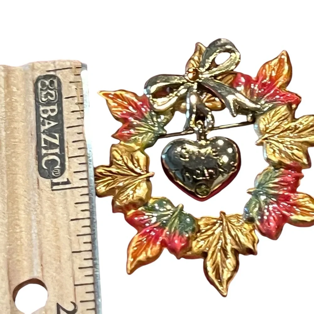 Vintage KC “Give Thanks” wreath brooch - Picture 5 of 5